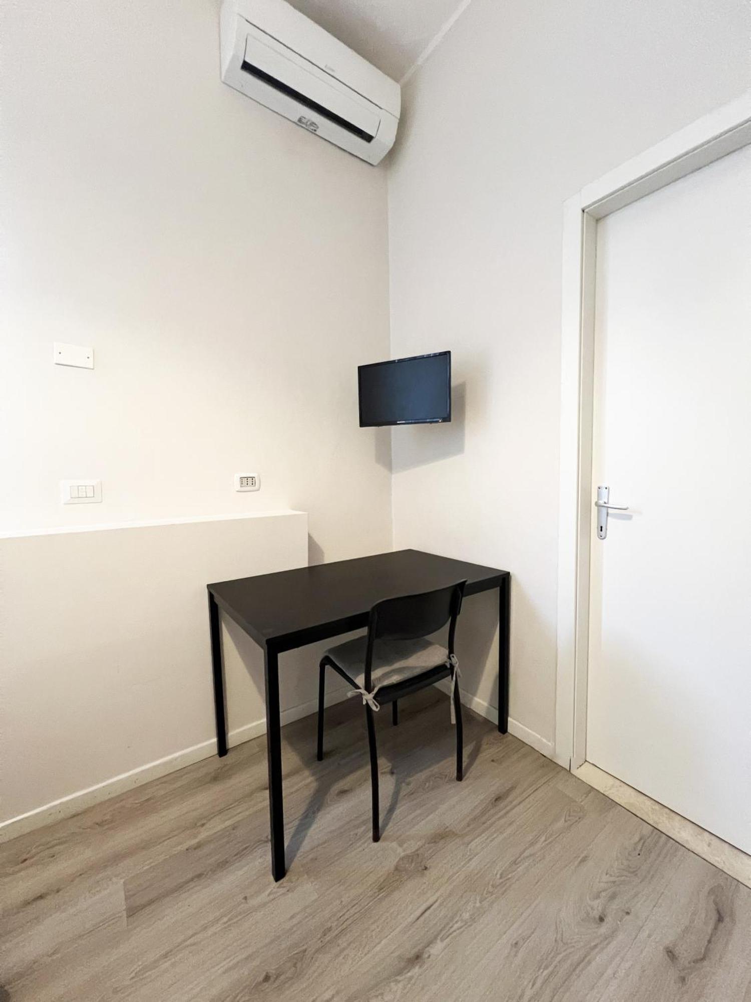 Easyrooms One * Parma